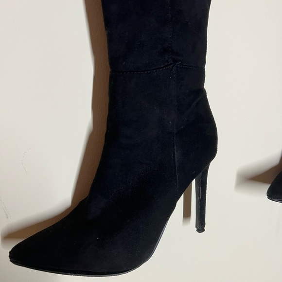 Black suede Knee High Heels - Picture 3 of 8